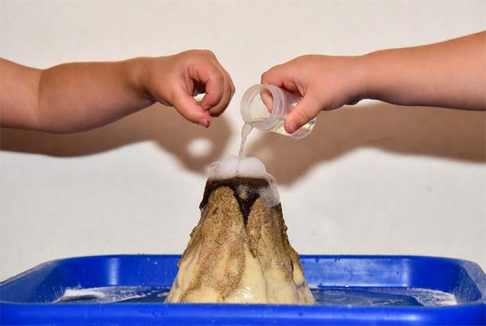 آتشفشان دست‌ساز با جوش‌شیرین و سرکه