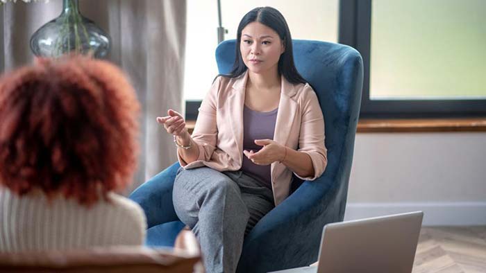 روانشناس در جلسه مشاوره 